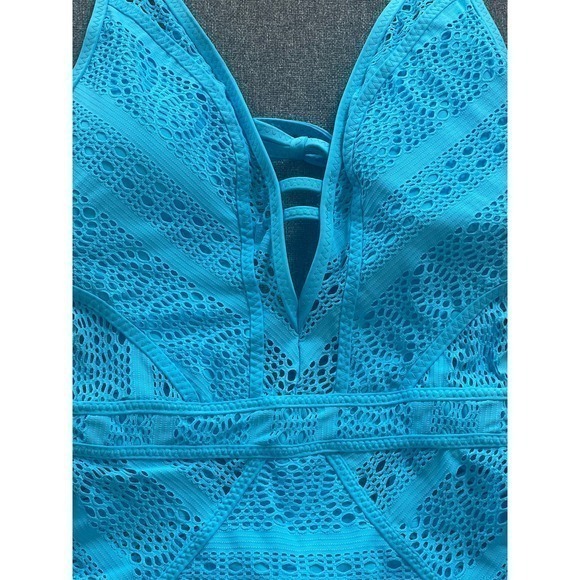 BECCA Women's‎ Color Play Crochet One Piece Swimsuit Plunge Neck Blue Size Med - Picture 7 of 8